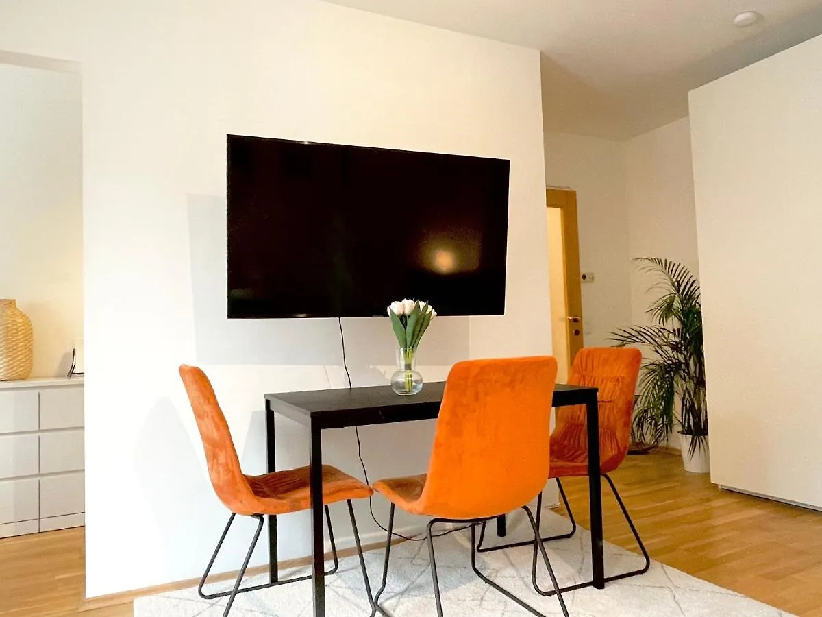 וינה Premium Apartment With Balcony In Classy Area