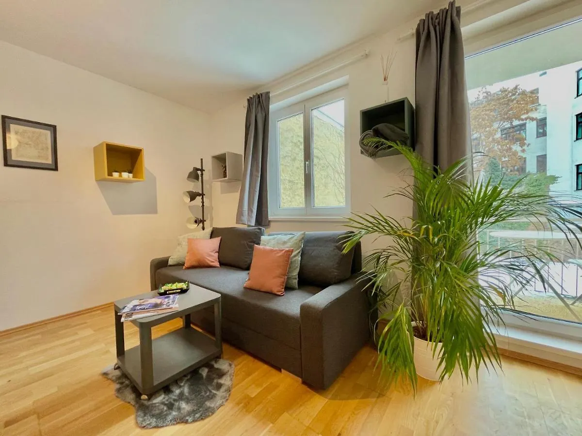 וינה Premium Apartment With Balcony In Classy Area