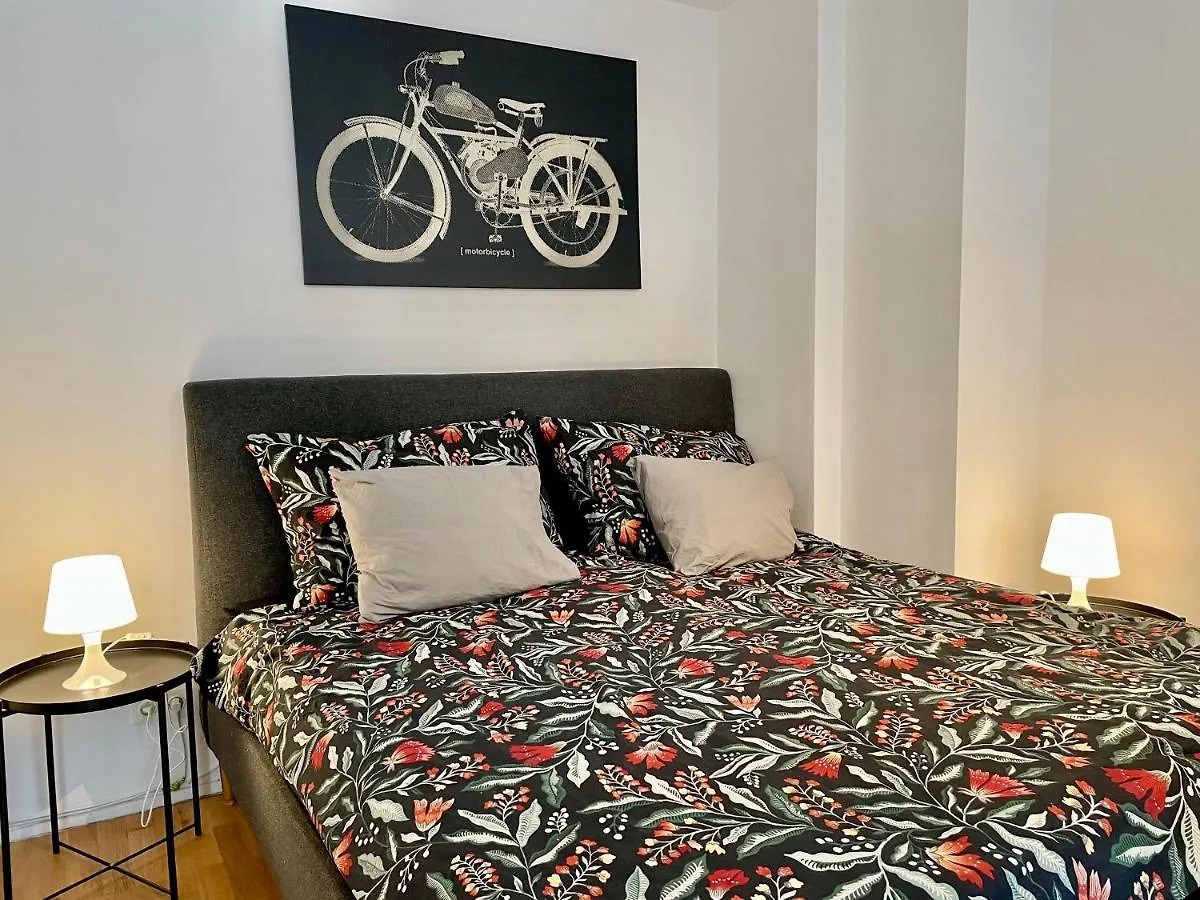 Premium Apartment With Balcony In Classy Area Vienna